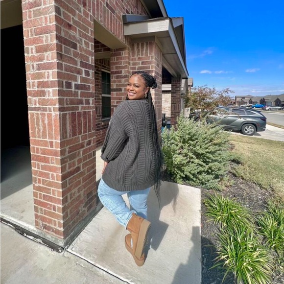 Oversized Grey Cable Knit Cardigan Long Sleeves Hip Length Buttoned - Picture 15 of 16